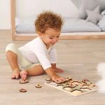 Eichhorn fogantyús puzzle kis állatok - natúr háttérrel