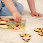 Eichhorn fogantyús puzzle kis állatok - natúr háttérrel