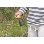 Grapat felnőtt Nins sötét fa