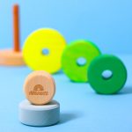 Grimm's neon zöld kis Montessori torony fa építőjáték