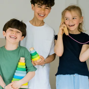   Grimm's neon zöld kis Montessori torony fa építőjáték
