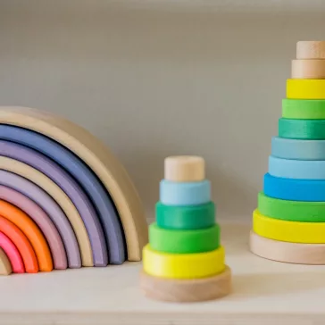   Grimm's neon zöld kis Montessori torony fa építőjáték