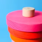 Grimm's neon pink Montessori torony fa építőjáték