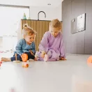 Grimm's neon pink Montessori torony fa építőjáték Grimm's neon pink Montessori torony fa építőjáték