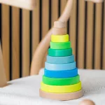 Grimm's neon zöld Montessori torony fa építőjáték