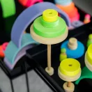 Grimm's neon zöld Montessori torony fa építőjáték Grimm's neon zöld Montessori torony fa építőjáték