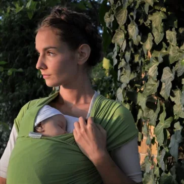 Liliputi rugalmas babahordozó kendő - Apple Green